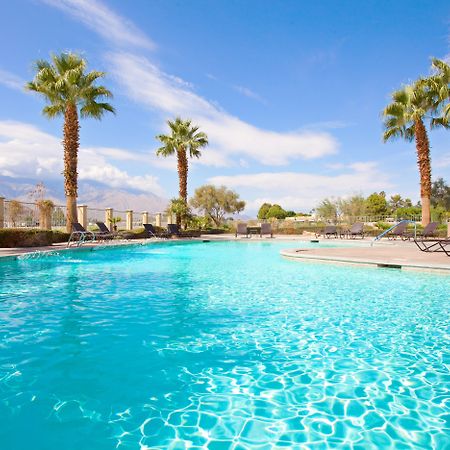 Hampton Inn & Suites Катидрал-Сити Экстерьер фото