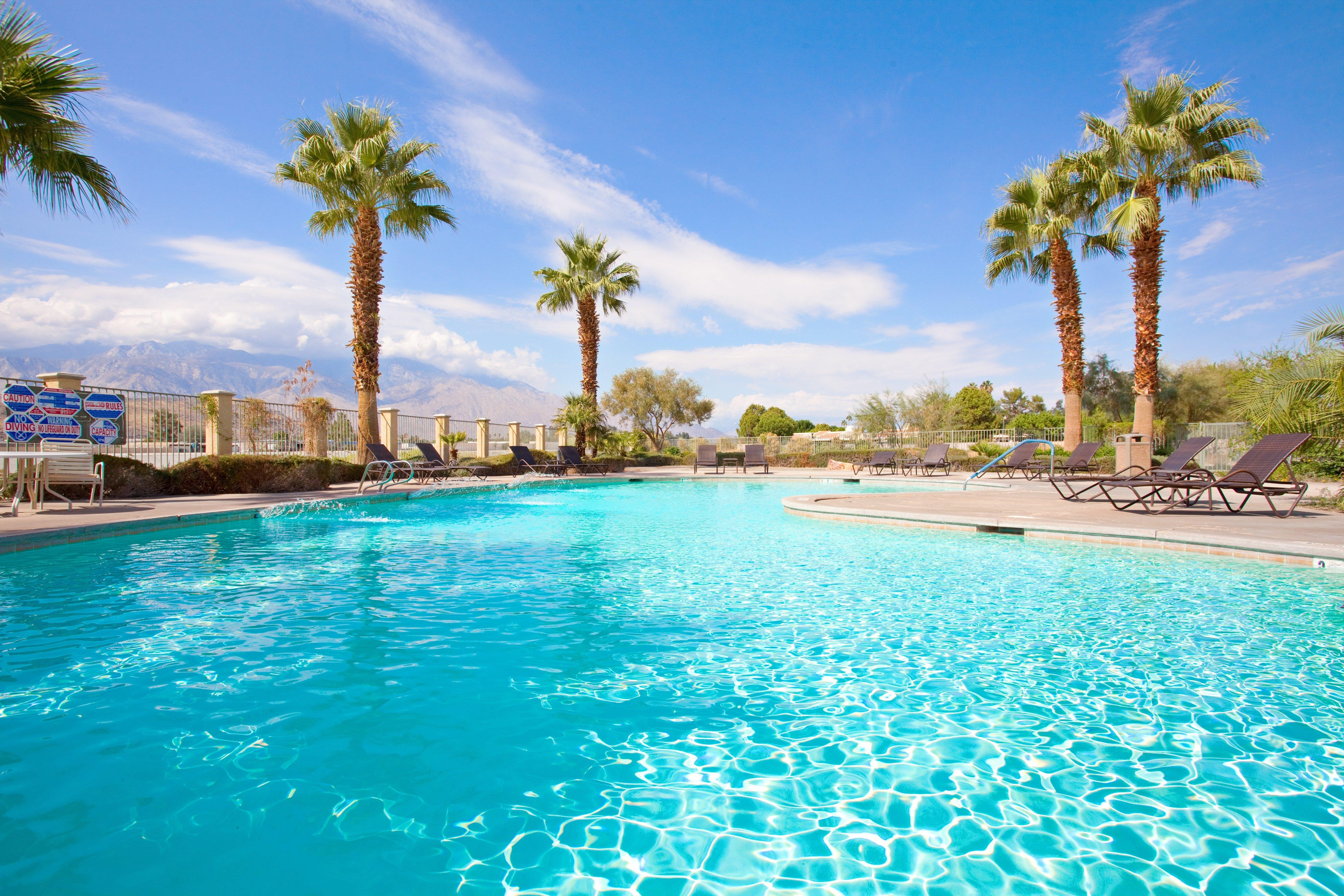 Hampton Inn & Suites Катидрал-Сити Экстерьер фото