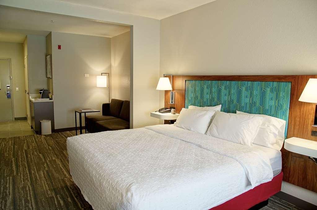 Hampton Inn & Suites Катидрал-Сити Номер фото