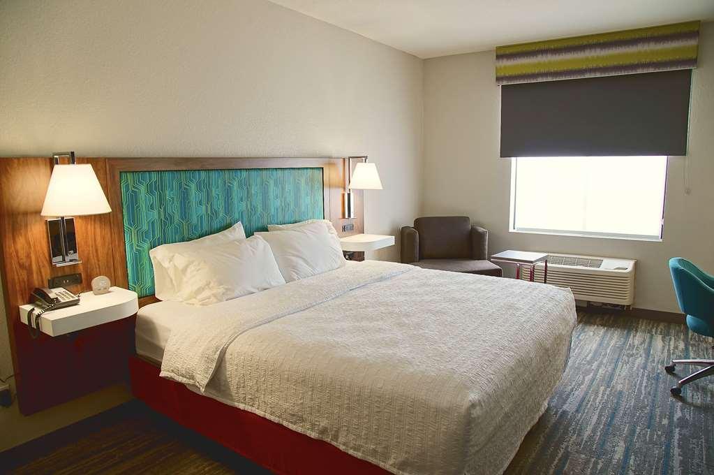 Hampton Inn & Suites Катидрал-Сити Номер фото