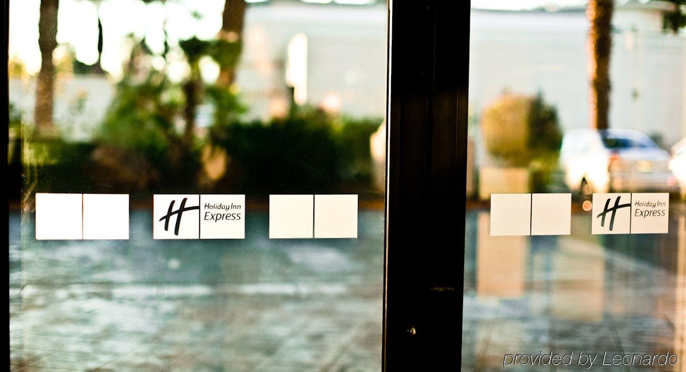 Hampton Inn & Suites Катидрал-Сити Экстерьер фото
