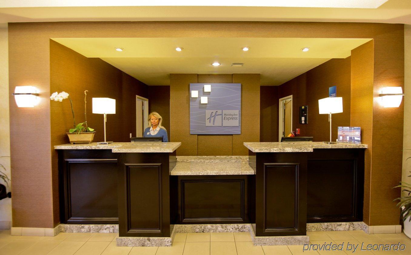 Hampton Inn & Suites Катидрал-Сити Интерьер фото