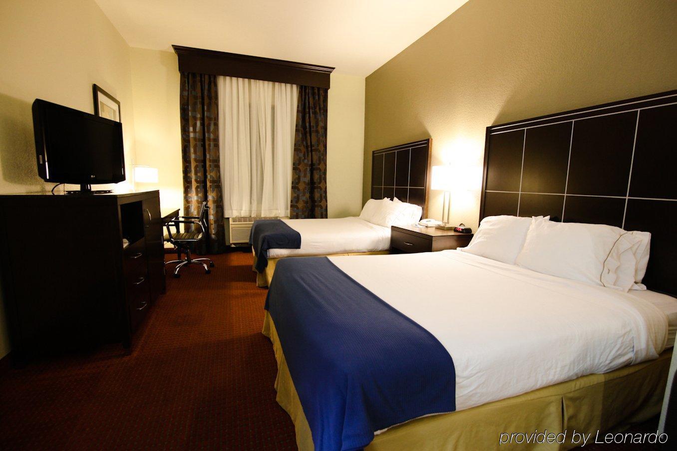 Hampton Inn & Suites Катидрал-Сити Номер фото