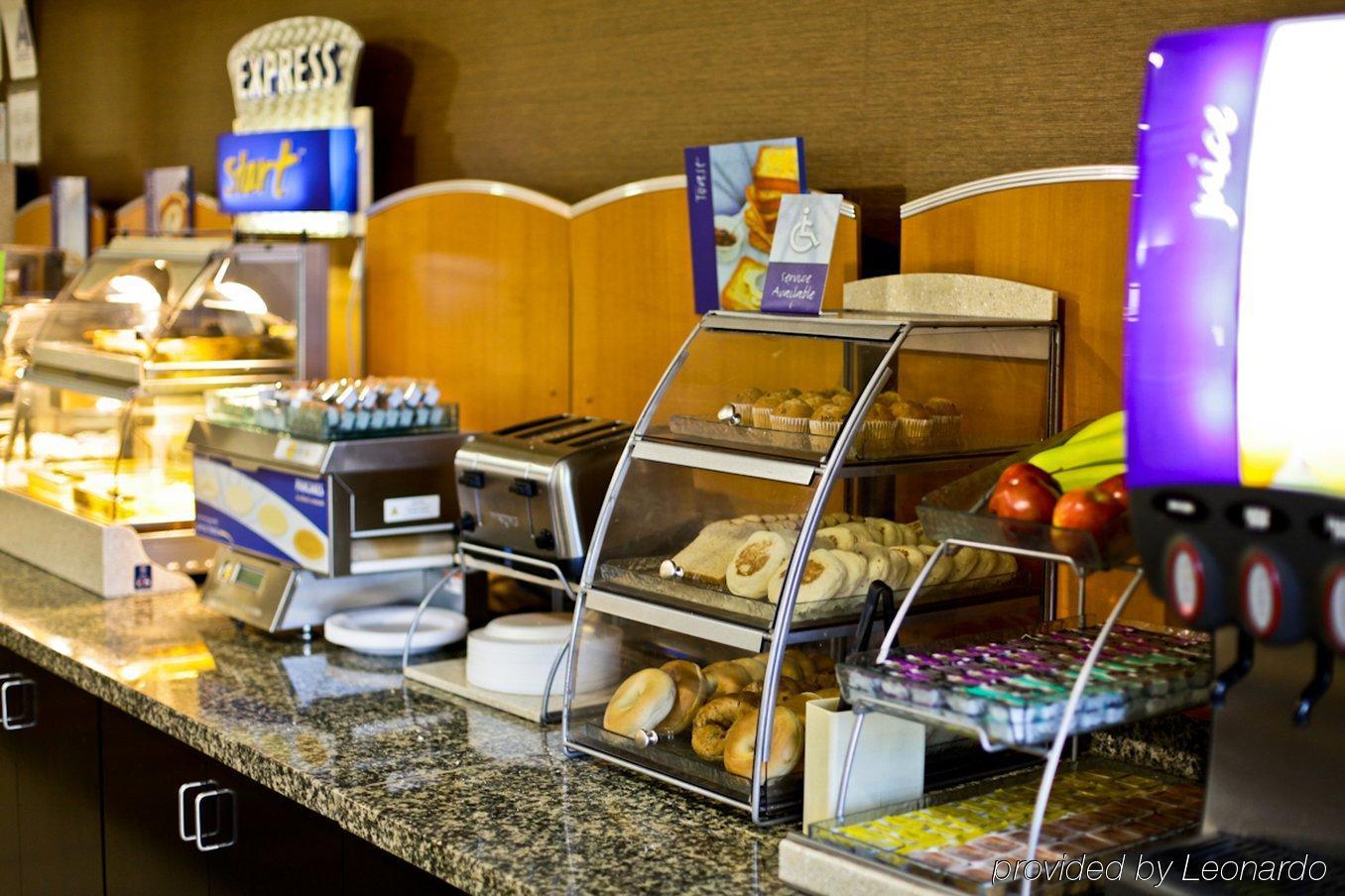 Hampton Inn & Suites Катидрал-Сити Ресторан фото